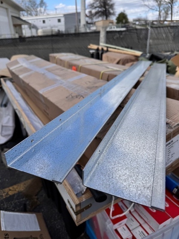 lot 181 image: 2 New Pieces of Heavy Duty Solid L-Shaped Steel Stock 71x4