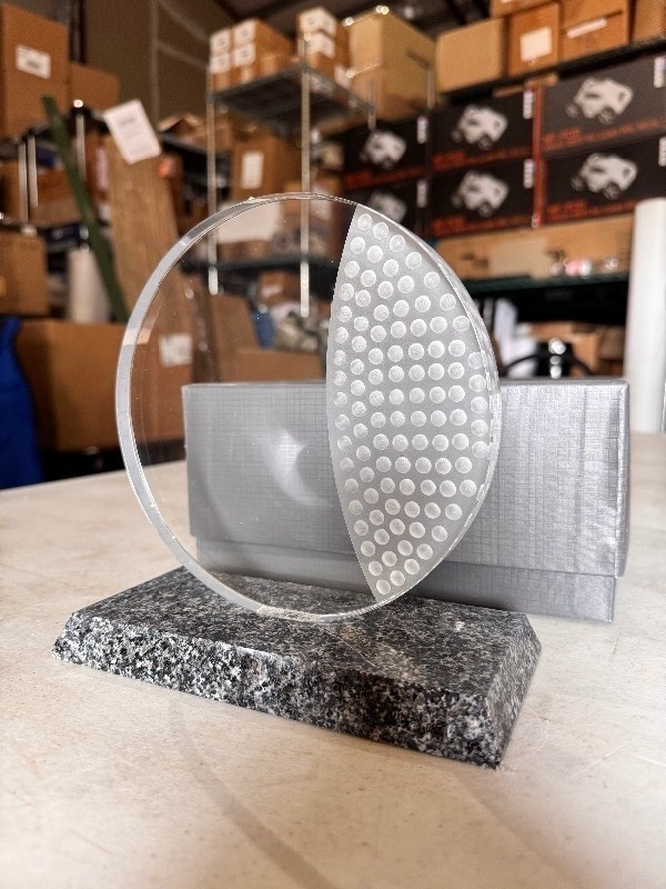 lot 111 image: New Norwood Decorative Abstract Golf Sculpture Made of Solid Glass w Marble Base 7x7.5