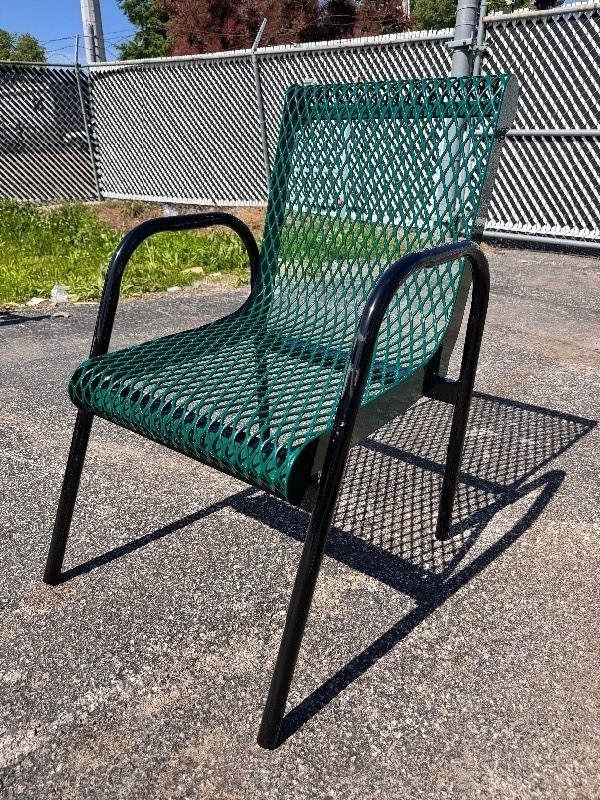 lot 26 image: New Ultra Play 36x22 Diamond-Expanded Coated Steel Heavy Duty Outdoor Chair, Green