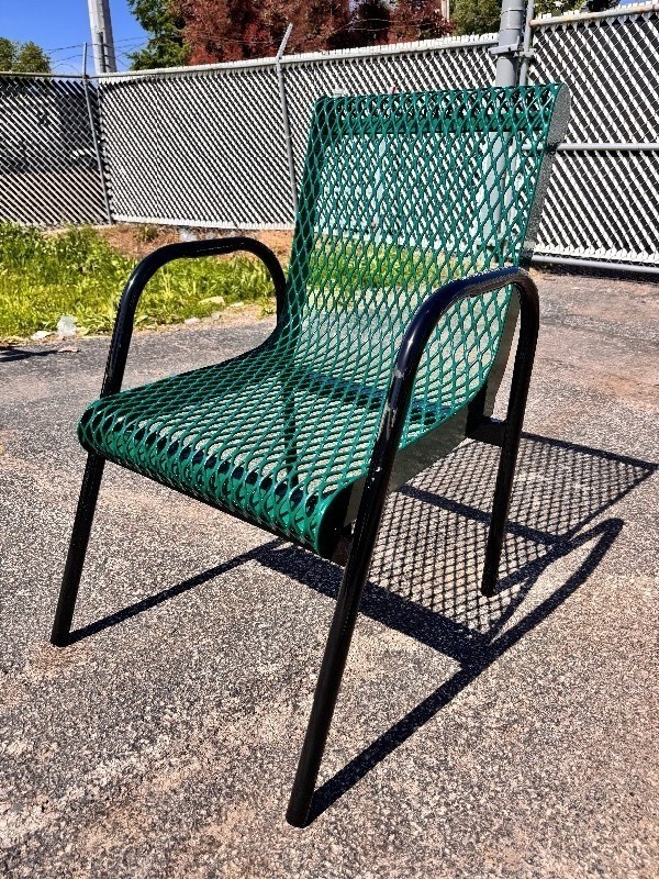 lot 27 image: New Ultra Play 36x22 Diamond-Expanded Coated Steel Heavy Duty Outdoor Chair, Green