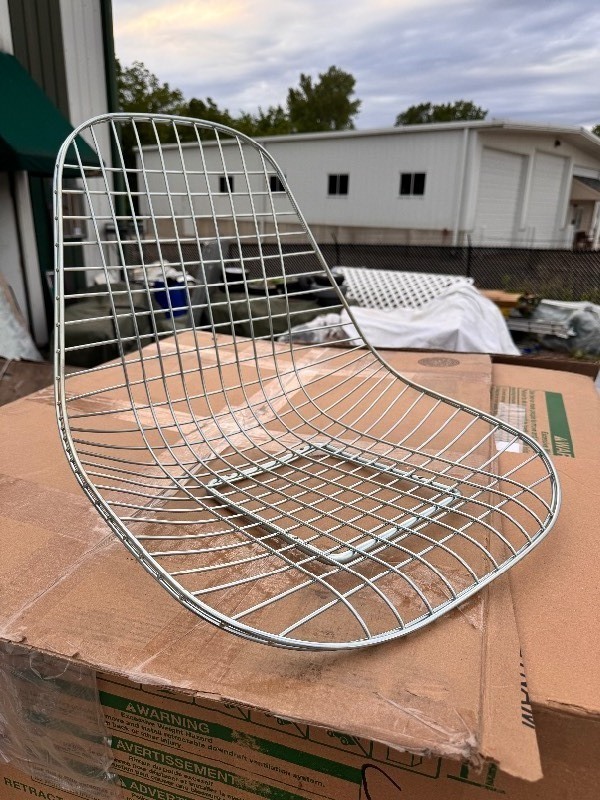 lot 100 image: Herman Miller Eames Wire Style Mod Mid-Century Chair Seat 18.5x17x13