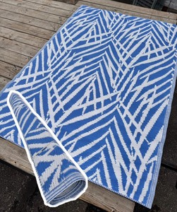 lot 4 image: New 4x6 Waterproof Patio Outdoor Indoor Poly Rug, Blue