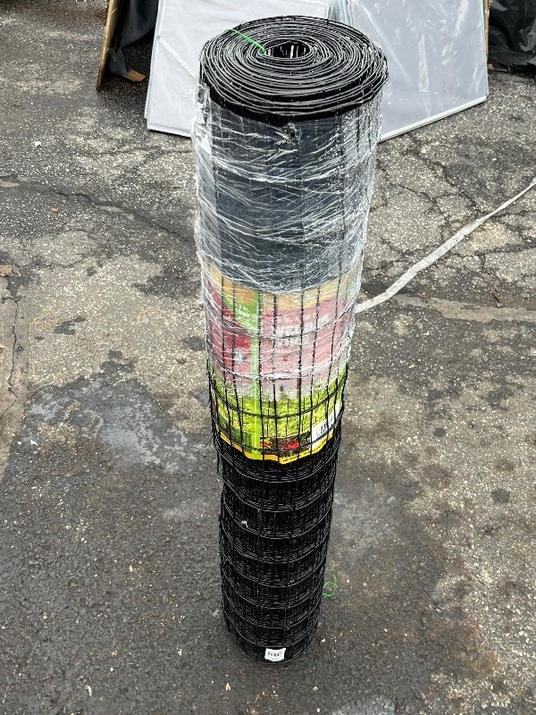 lot 39 image: YARD GUARD 48 x 50 WELDED WIRE - Blemish see images