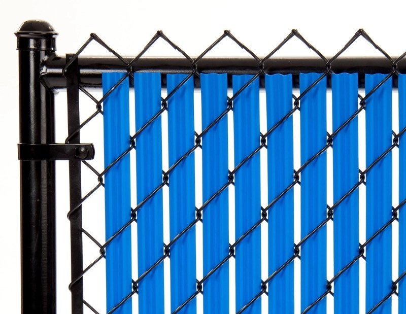 lot 45 image: BUNDLE OF 82 PEXCO BOTTOM LOCKING FENSE SLATS 69 x 1