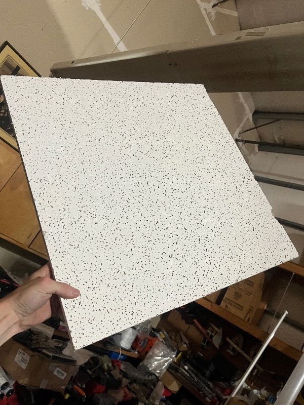 lot 50 image: BUNDLE OF 8 CEILING TILES 2 x 2