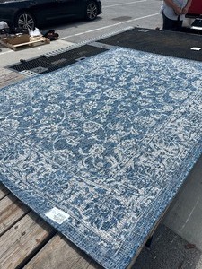 lot 20 image: SANTA MONICA NAVYGRAY RUG BEAUTIFUL 5 x 7