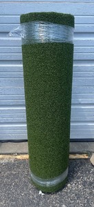 lot 16 image: COUNTRY CLUB QUALITY GREEN TEE MAT 4 x 4 INDOOR or OUTDOOR