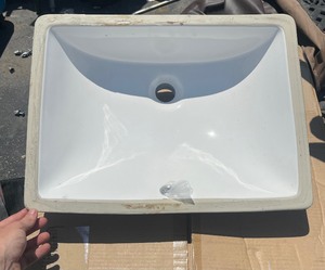 lot 65 image: PORCELAIN SINK WHITE (CUS1813)