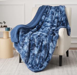 lot 49886 image: Bedsure Sherpa Fluffy Throw Blanket - Fleece Soft, Warm and Cozy Throw for Women, Plush & Fuzzy Faux Fur Blanket for Couch, Sofa and Bed Decor, Tie Dye Design, Indigo, 50x60 Inches