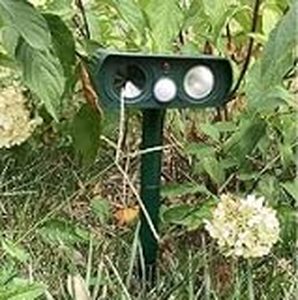 lot 2175 image: Dog Repellent Deterrent with LED Flash Lights for Yard Farm Garden