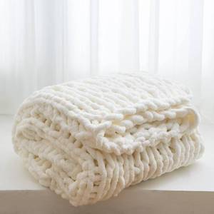 lot 15991 image: WESHIONGOO Chunky Knit Throw Blanket 50�60 Knitted Throw Blankets for Couch Bed Fluffy Soft Blanket with Jumbo Chenille Yarn Thick 100% Handmade (Cream White)