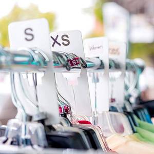 lot 20068 image: 60 Pack Plastic Closet Dividers for Hanging Clothes, Blank White Tags for Department Stores, Clothing Rack Size Separator Hangers for Boutiques, Warehouses 5 x 2 inches