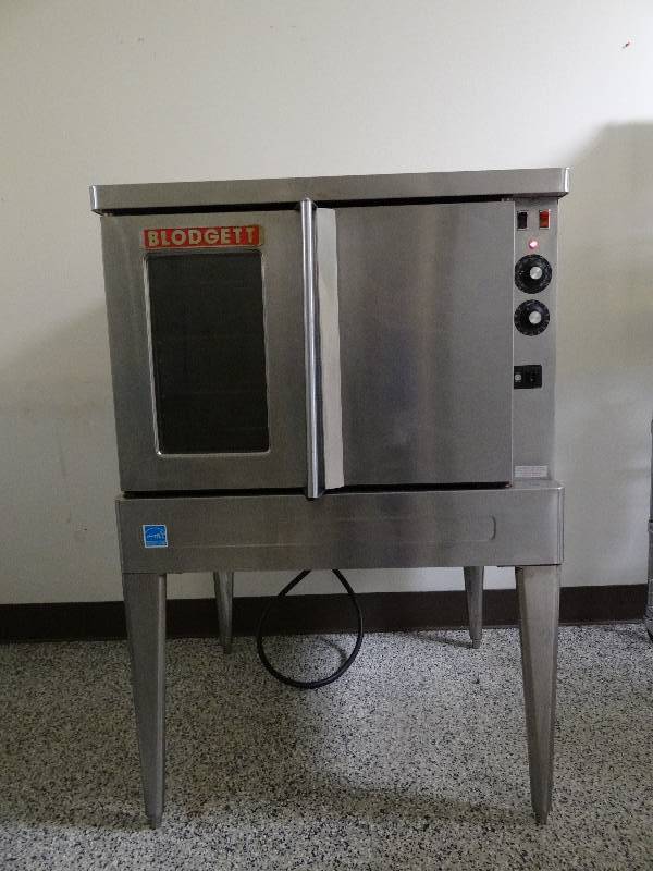 lot 6321 image: Blodgett French Door Oven With 4 Shelves, Model # SHO-E