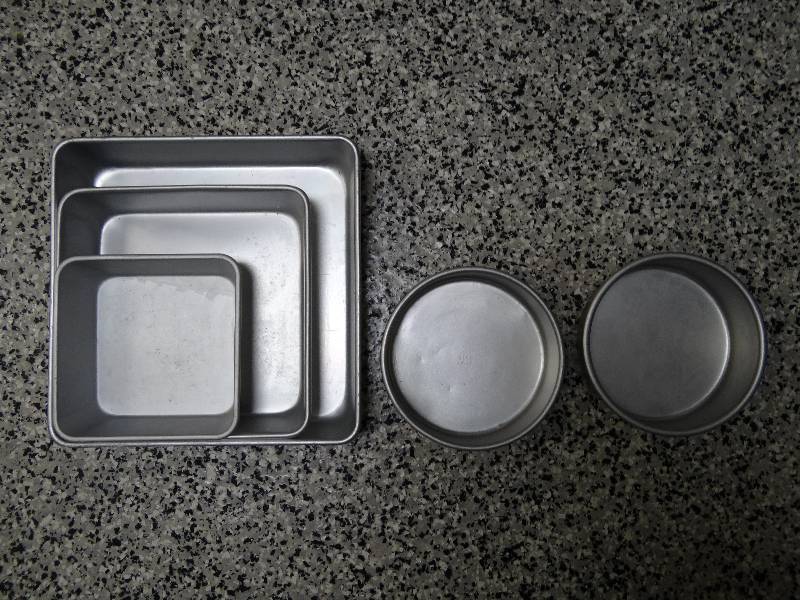 lot 6342 image: Lot of 5 Cake Pans