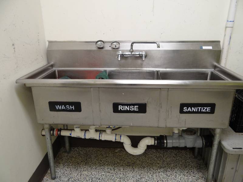 lot 6356 image: 3 Bay Stainless Free Standing Sink