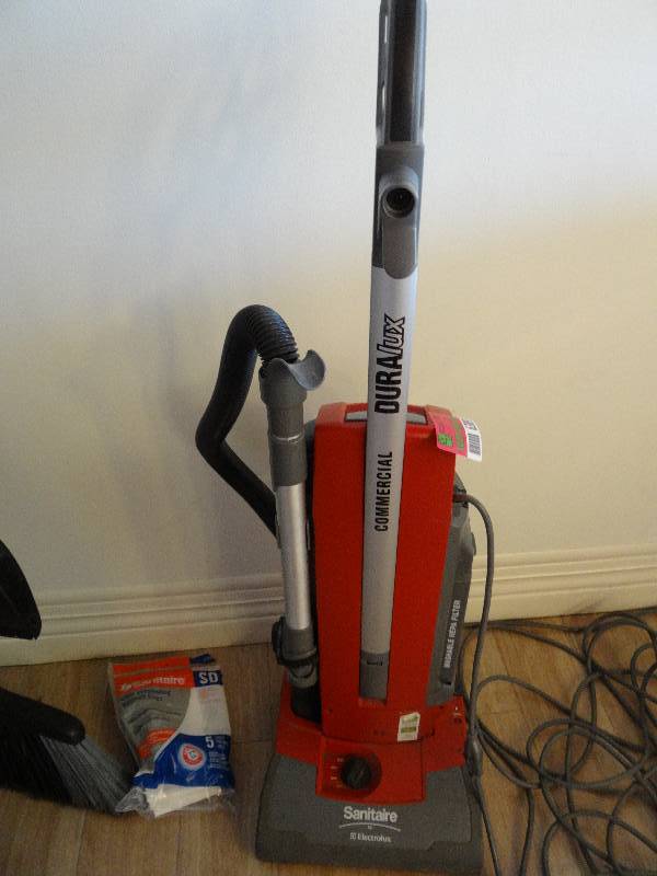 lot 6389 image: Sanitaire Commercial DuraLux Vacuum with Bags