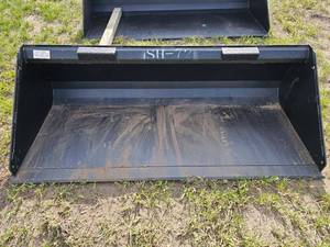lot 7764 image: Unused 72 Skid Steer Bucket