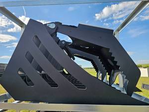 lot 7769 image: Unused 72 Inch Hydraulic Rock Grapple Bucket