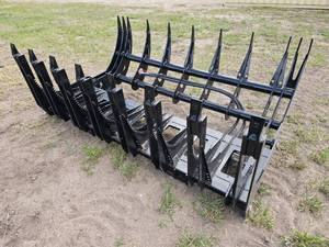 lot 7795 image: Unused Captok 72-inch Curved Log Grabber CK-CLG72C Skid Steer Attachment