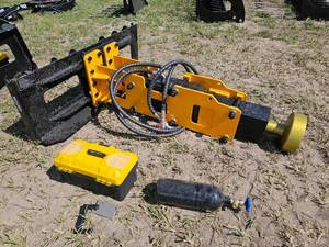 lot 7806 image: Unused Captok CK-D680 Hydraulic Pile Hammer Attachment