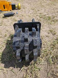 lot 7818 image: Unused Captok CK-W305 Compaction Wheel 16.5x16x25 inch