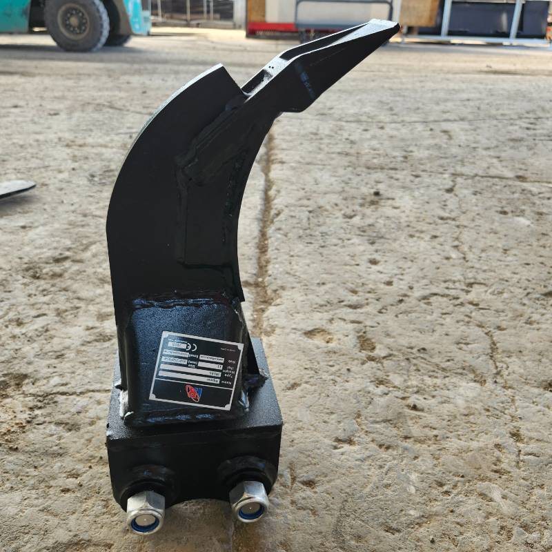 lot 79 image: Unused Ripper Attachment for 13-ton Excavator