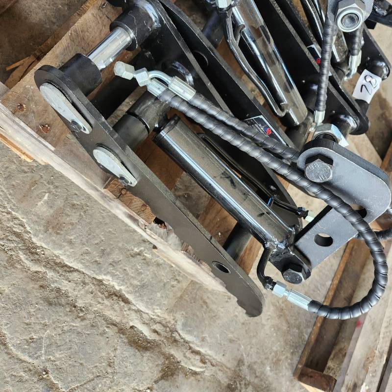 lot 81 image: &nbspUnused Hydraulic Thumb Clamp TRFAS 13kg 150x300x250mm&nbsp