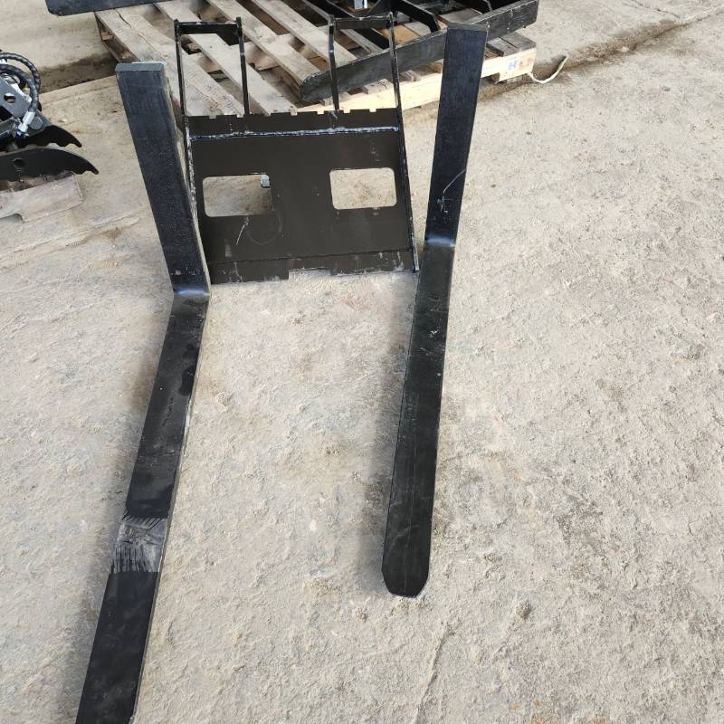 lot 83 image: &nbspUnused Heavy Duty Forklift Pallet Fork Attachment for 13-ton mini-Excavator