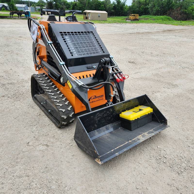 lot 2525 image: Unused Landhero Mini Skid Steer Loader  LDH-HT380