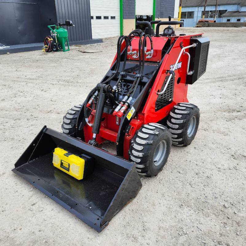 lot 8447 image: Mini Skid Steer Loader  Wheel Model  CK323W
