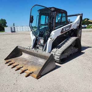 lot 39 image: 2022 Bobcat Platinum T76 Compact Track Loader  2.531.5 Hours