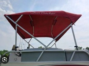 lot 105 image: Sun Tracker 9ft Bimini Cover, Red
