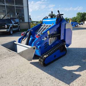 lot 11 image: LA580 Mini Skid Steer Loader  Kubota Diesel Powered