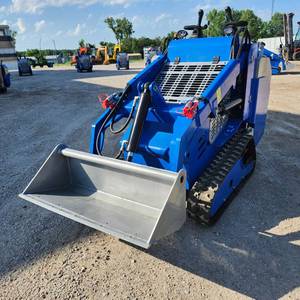lot 12 image: LA580 Mini Skid Steer Loader  Kubota Diesel Powered