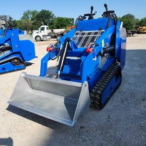 lot 15 image: LA580 Compact Tracked Loader  Gasoline Powered