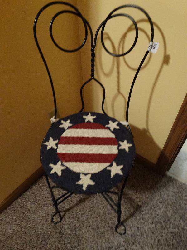 lot 344 image: Antique icecream chair