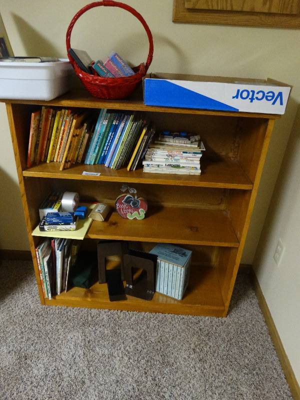 lot 349 image: Vintage wood bookshelf w various books