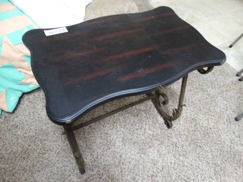 lot 354 image: Wood & metal lamp table