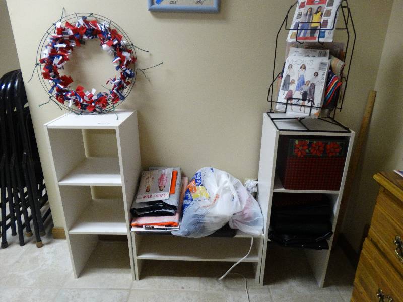 lot 364 image: Storage shelves w patterns