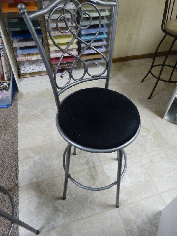 lot 370 image: Metal frame bar stool