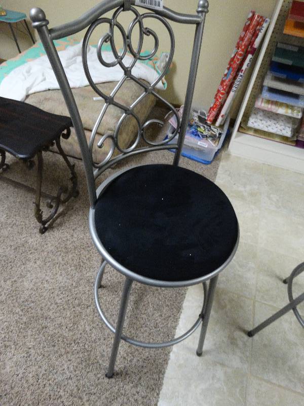 lot 371 image: Metal frame bar stool