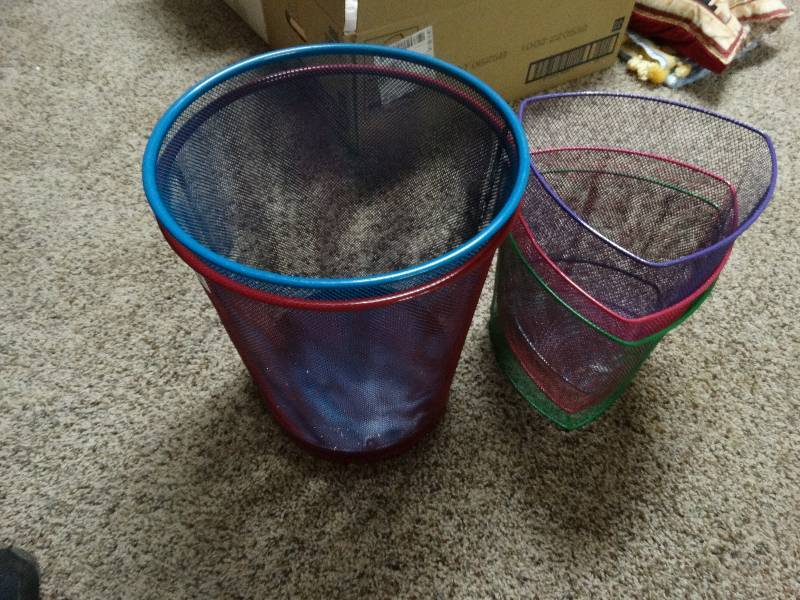 lot 373 image: 5 metal trash cans