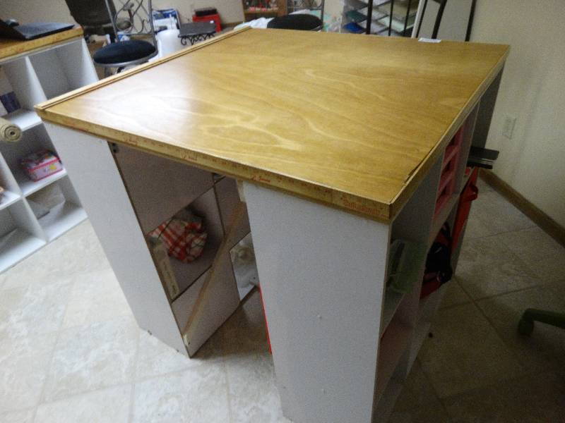 lot 375 image: Crafting counter w cubes