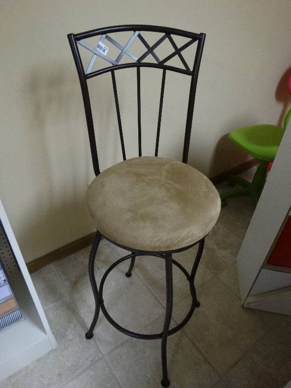 lot 376 image: Metal frame bar stool