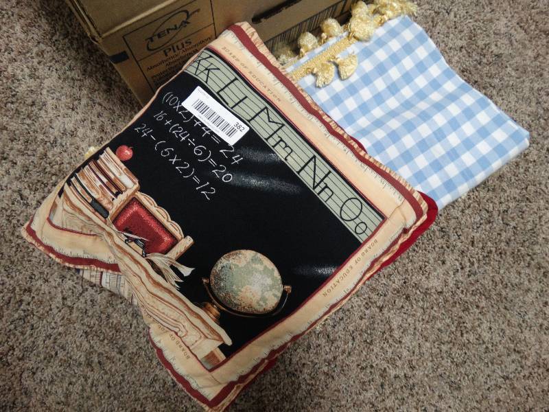 lot 382 image: 2 blankets
