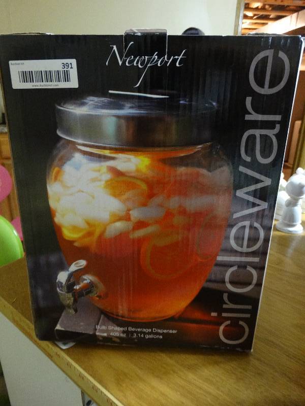 lot 391 image: Circleware beverage dispenser in box