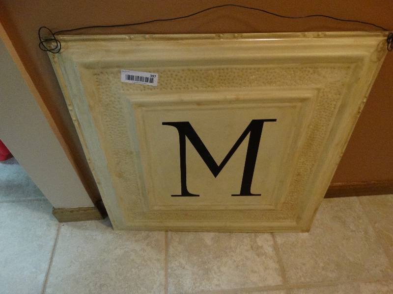 lot 397 image: Lg square metal wall art with letter M