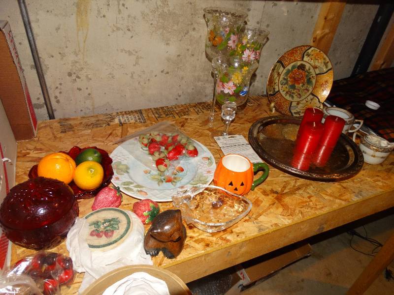 lot 405 image: Large lot of various glassware