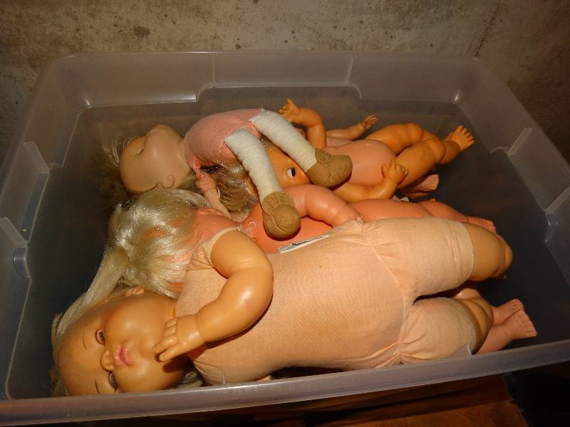 lot 412 image: Lot of various baby dolls