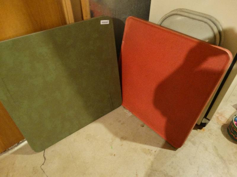 lot 417 image: 2 card tables & 2 folding chairs